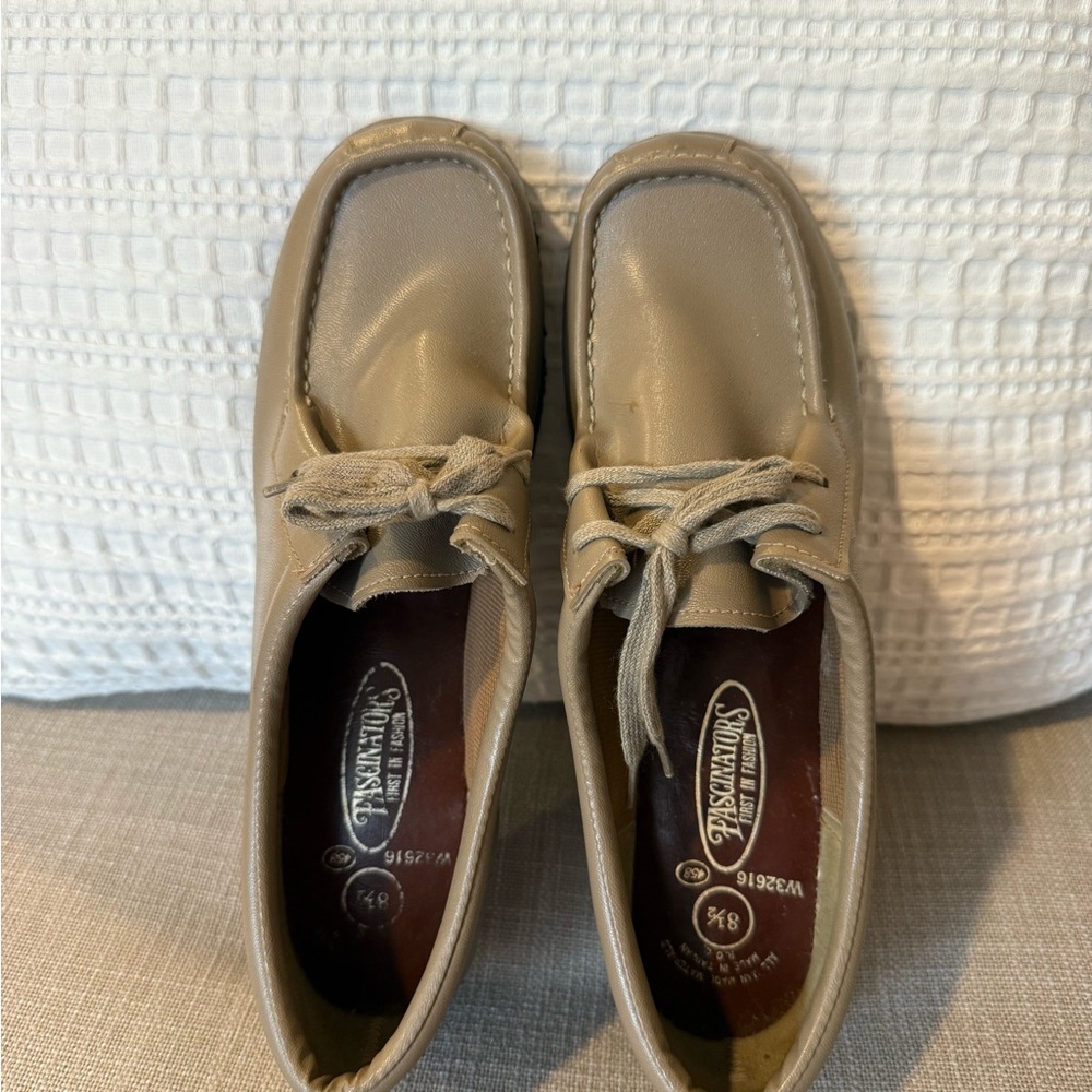 Vintage man made Leather Fascinators First in Fashion Tan Loafer Shoe